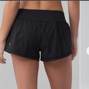 Lululemon Final Lap short 2.5” great condition